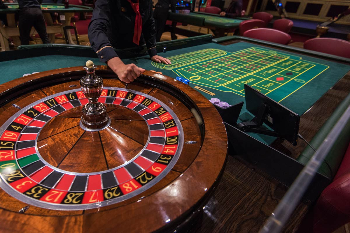 Live Roulette Strategy Explained - -