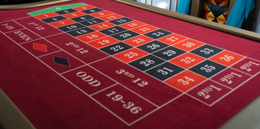 Roulette Table - -