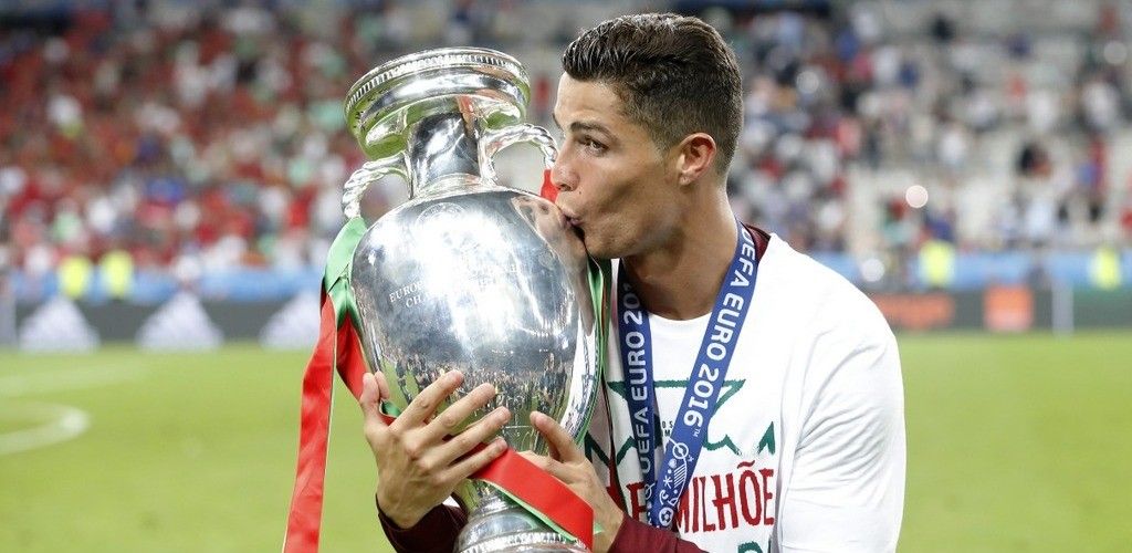 Cristiano Ronaldo cut into 13-8 to win 2017 Ballon d’Or